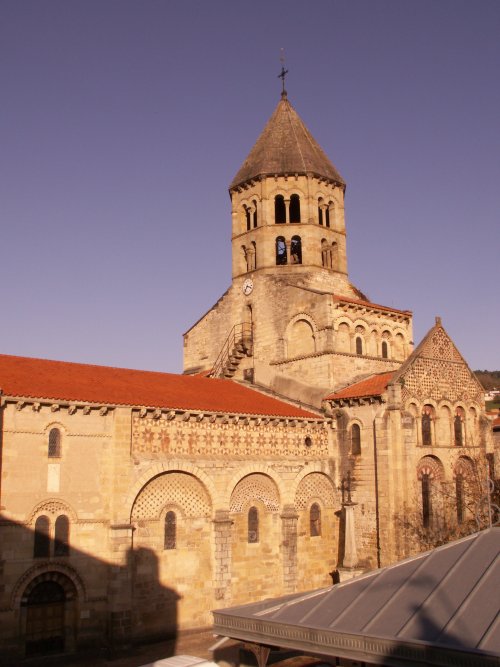 L’église St Julien à Chauriat, site clunisien.